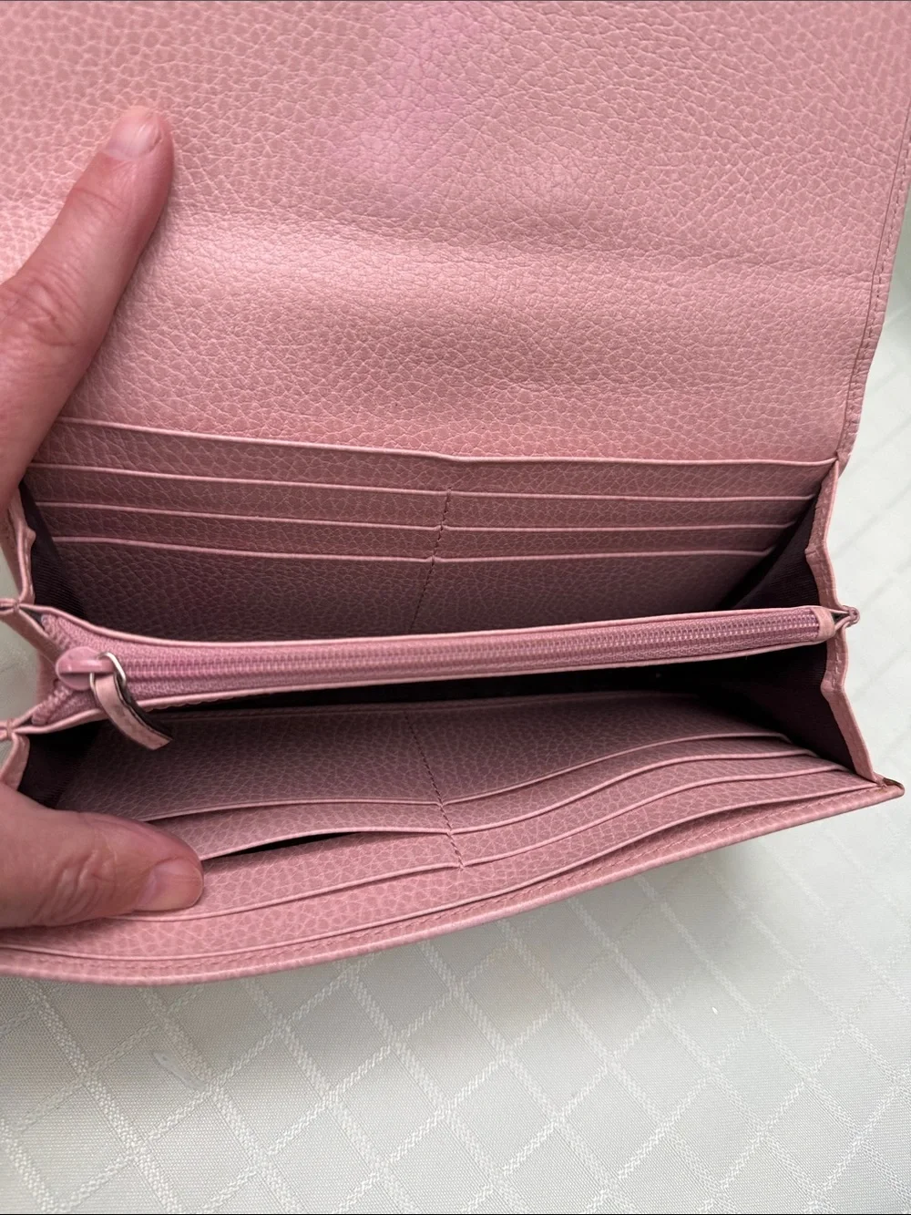 Gucci Pinkish Cream Leather Continental Wallet with Gold Butterfly Box Included - Picture 12 of 13